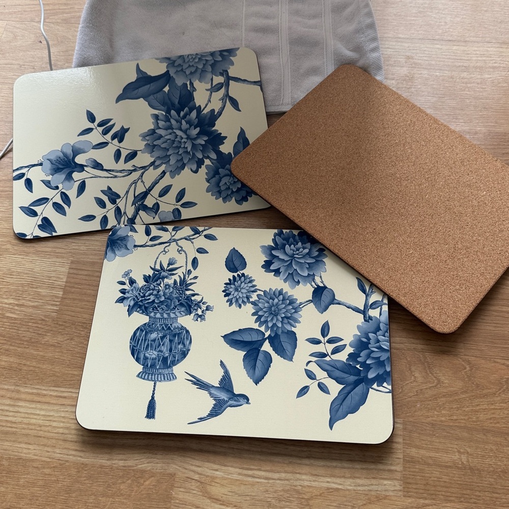 6 Williamsburg Placemats Lightfoot House Blue Floral with Cork Backs 8.5x11.5 - Picture 3 of 5